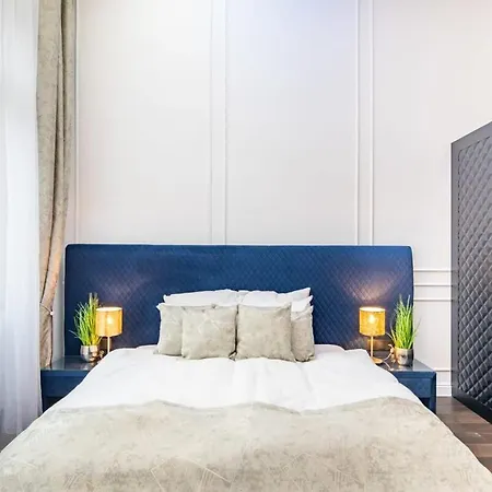 Extreme Modern Luxury With Balcony אורחן